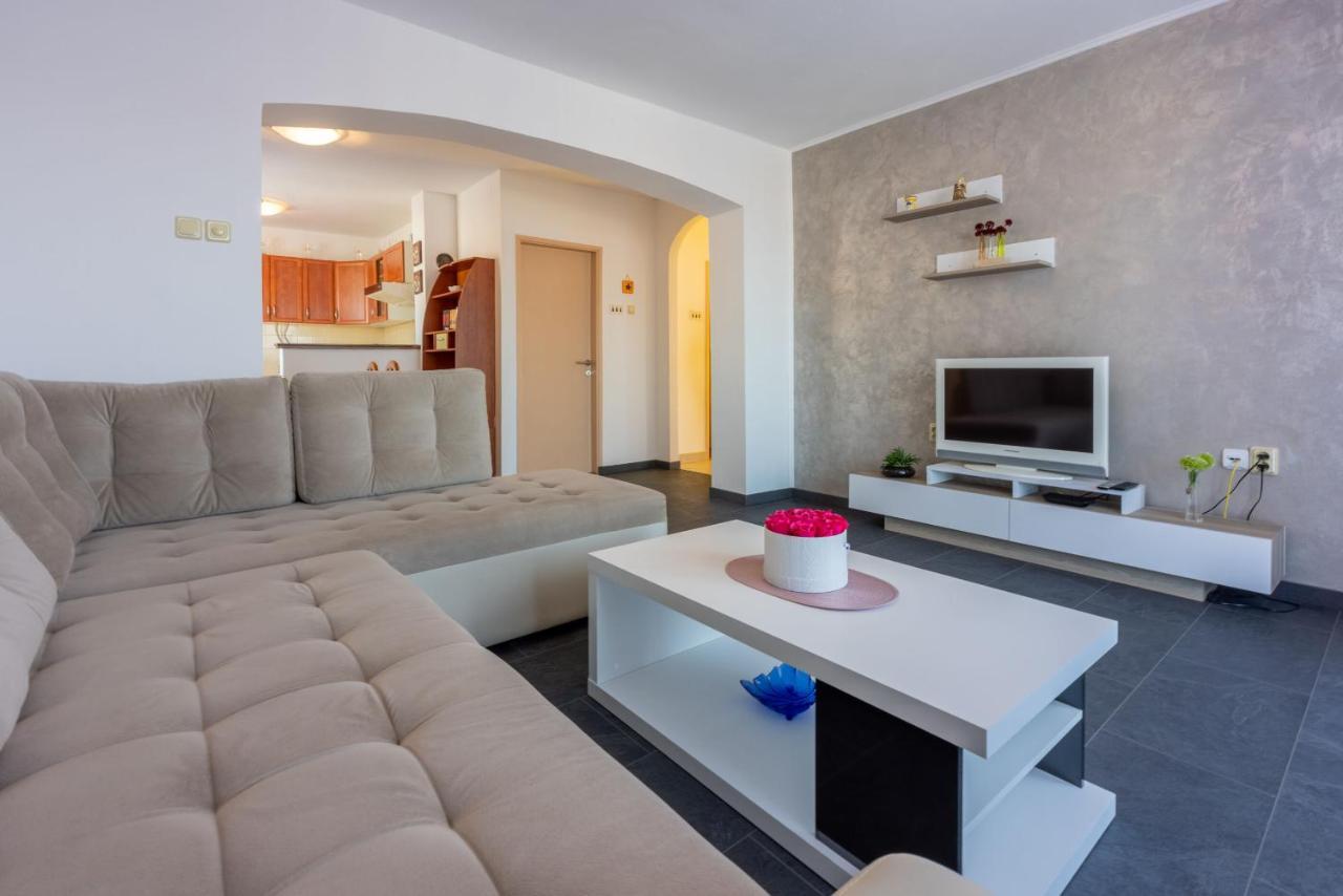 Apartments Filip Crikvenica Bagian luar foto