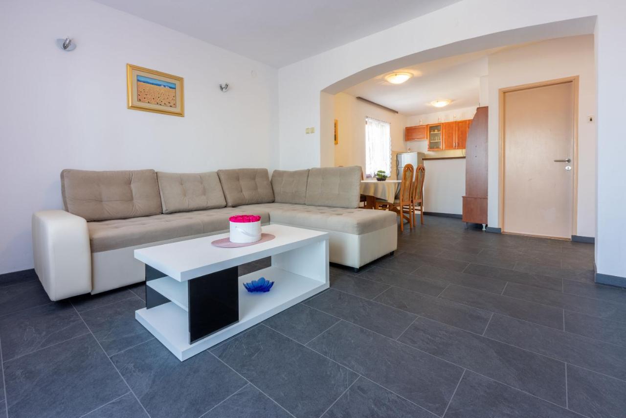 Apartments Filip Crikvenica Bagian luar foto